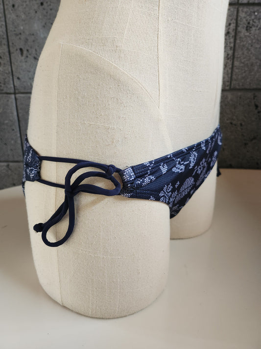 Loco Boutique Floral Stitch Keyhole Gathered-1