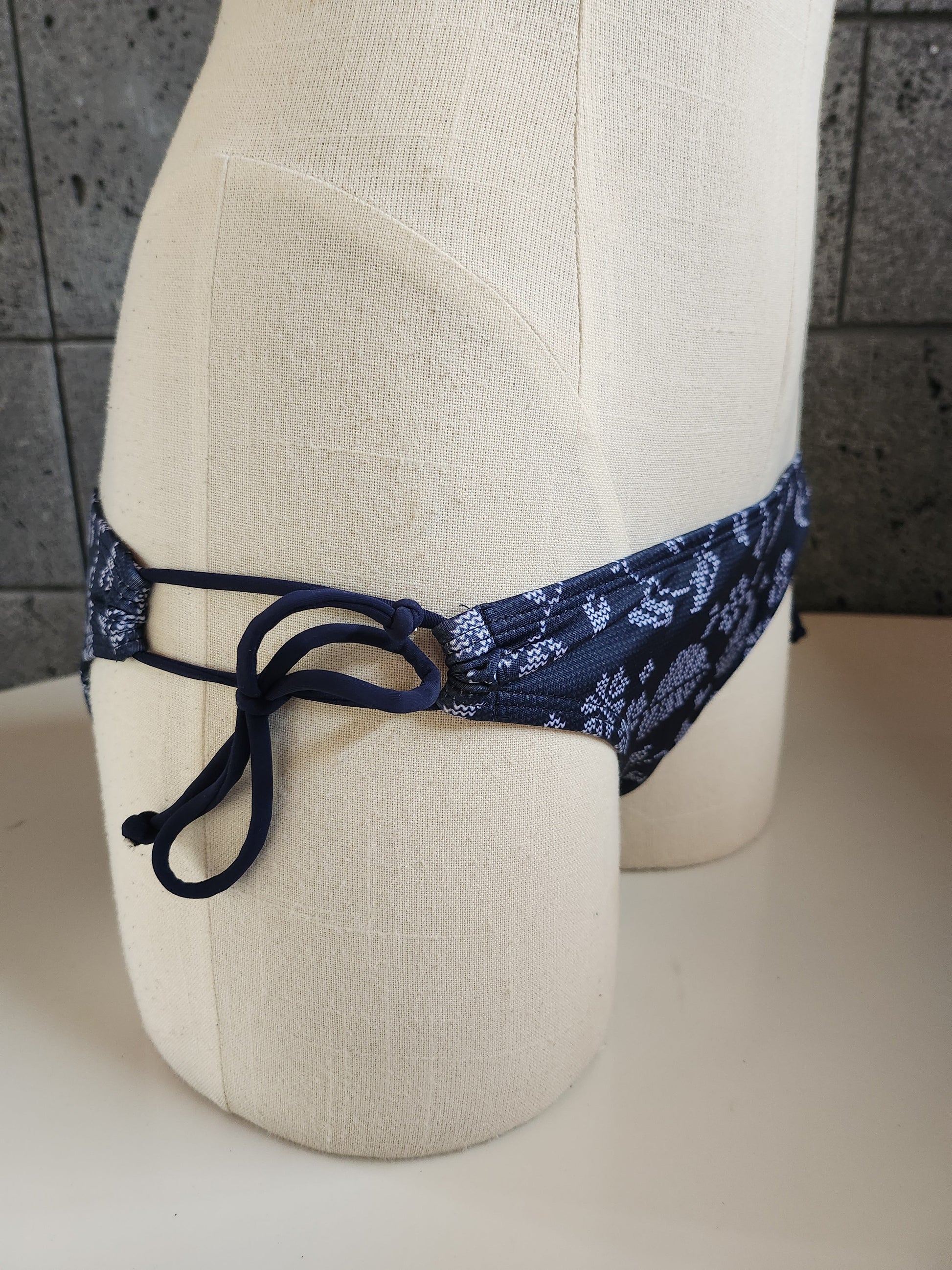 Loco Boutique Floral Stitch Keyhole Gathered-1